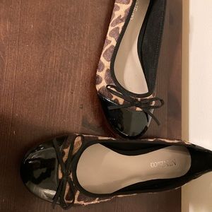 Nine & Co Giraffe Print Ballet Flats Size 8